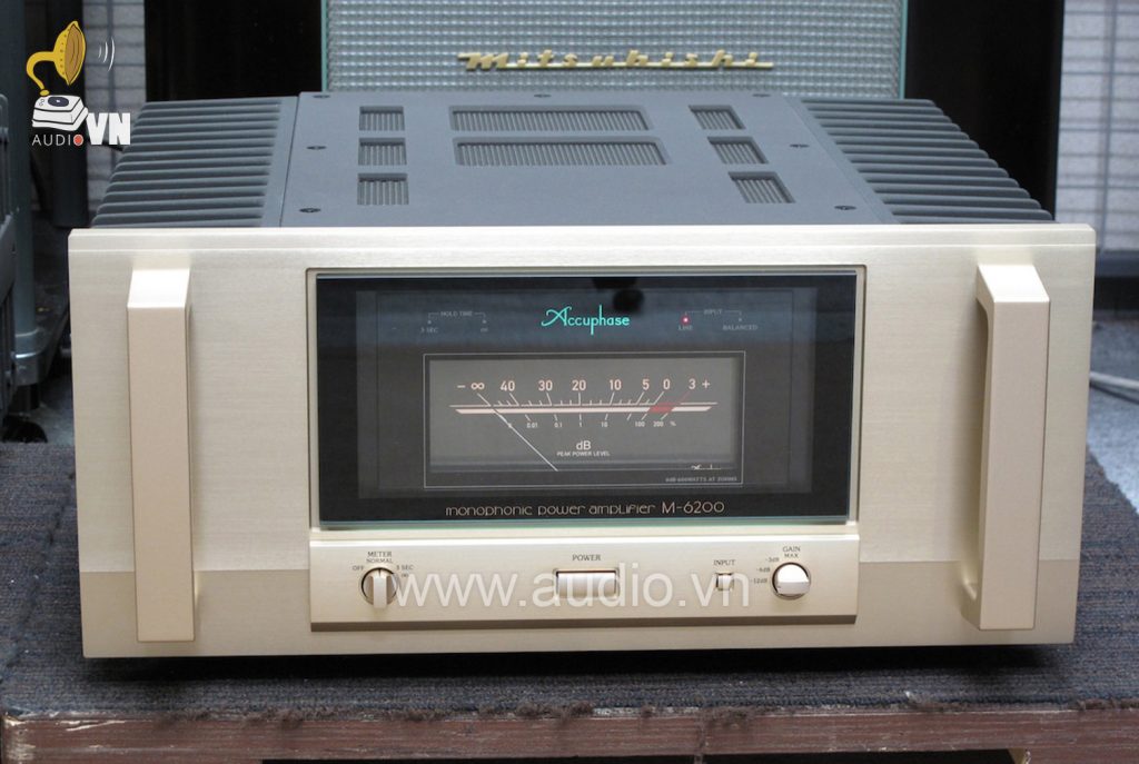 Accuphase M-6200