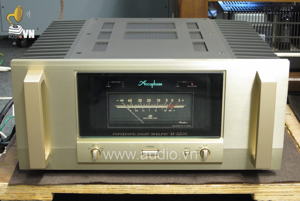 Accuphase M-6200