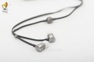 Master & Dynamic ME01