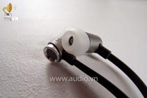 Master & Dynamic ME03