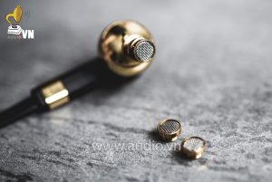 Master & Dynamic ME05